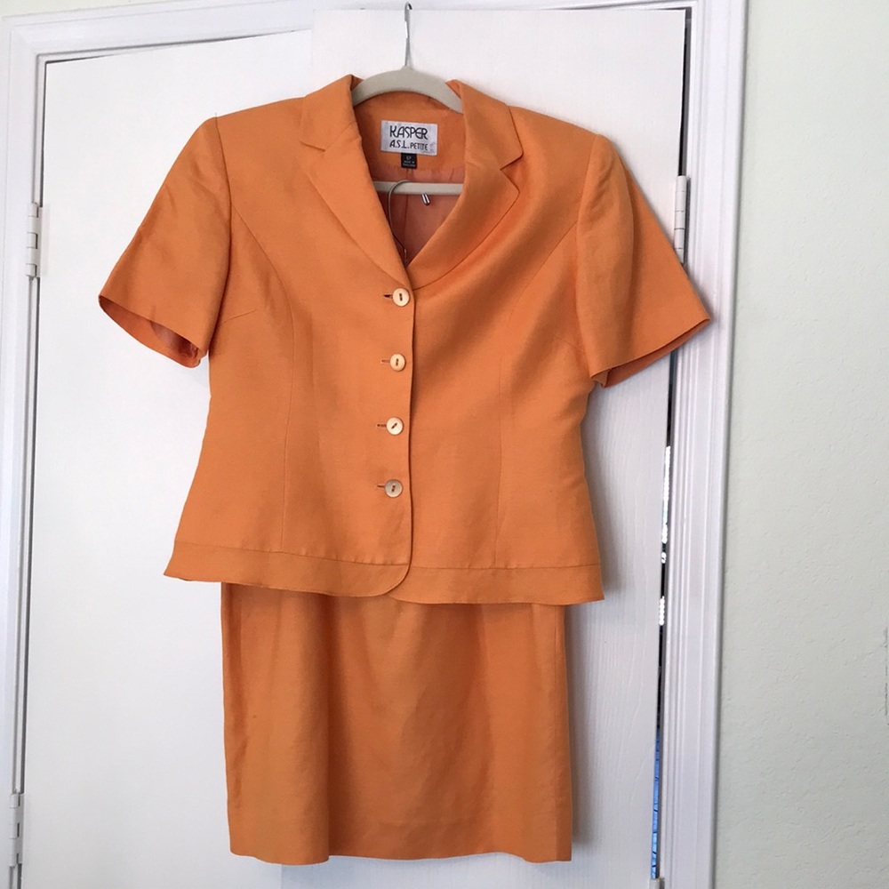 KASPER Women’s size 6P Orange skirt suit